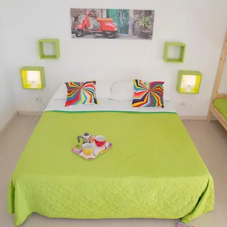 Nyaraló Maria *